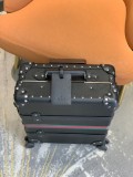 入手困難GUCCIグッチ トロリーケース