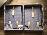入手困難Dior x Rimowa 連名トラベルスーツケース