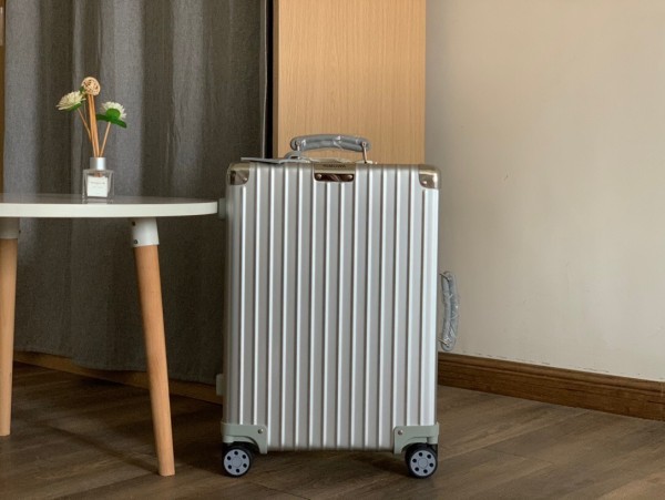 Rimowaリモワ偽物トロリーケース