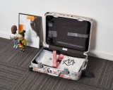 Rimowaリモワ21 インチ アルミニウム - マグネシウム合金迷彩柄の限定版スーツケース