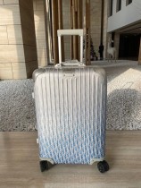 超話題!Dior x Rimowa 連名トラベルスーツケース