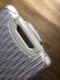 入手困難Dior x Rimowa 連名トラベルスーツケース