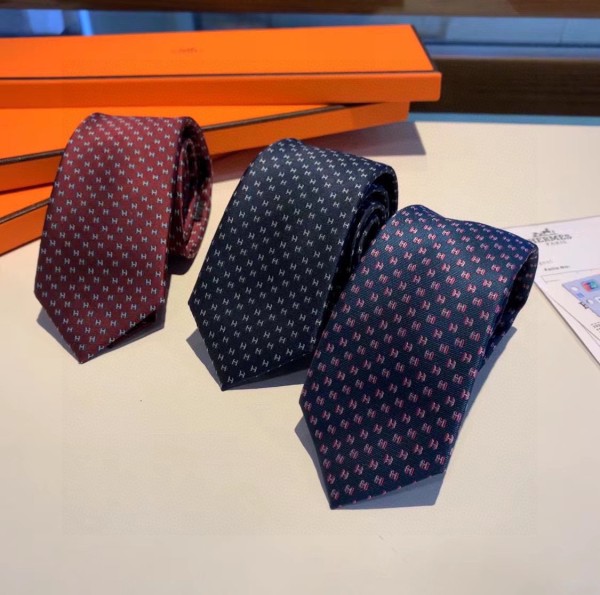 超話題!Hermes エルメスメンズの新しいネクタイ