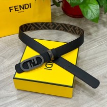 ★超人気Fendiフェンディベルト