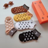 入手困難Louis Vuitton ルイヴィトン靴下って