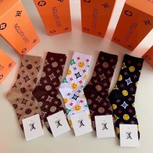 入手困難Louis Vuitton ルイヴィトン靴下って