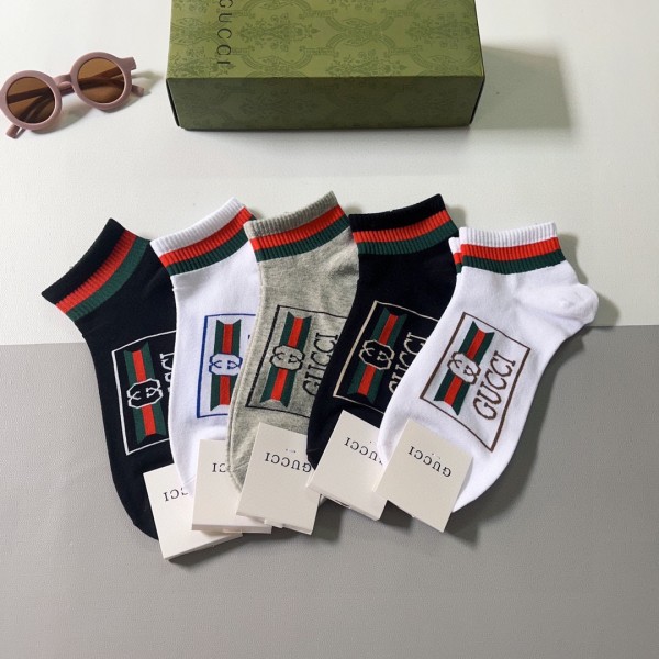 入手困難Gucci グッチ 靴下って
