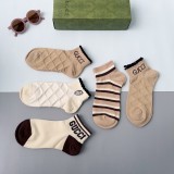 入手困難Gucci グッチ靴下って