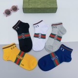超話題!Gucci グッチ靴下って