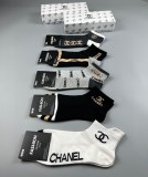 入手困難Chanelシャネル靴下って