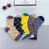 入手困難Chanelシャネル靴下って