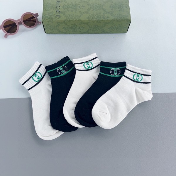 超話題!Gucci グッチ靴下って