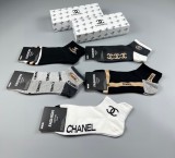 入手困難Chanelシャネル靴下って