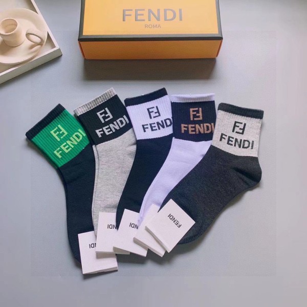 入手困難Fendiフェンディ靴下って