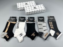 入手困難Chanelシャネル靴下って