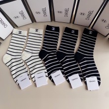 入手困難Chanelシャネル靴下って