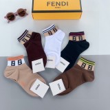 大人気Fendiフェンディ靴下って