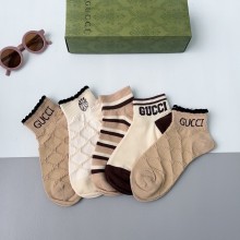 入手困難Gucci グッチ靴下って