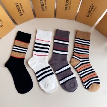 大人気Burberry バーバリー 靴下って