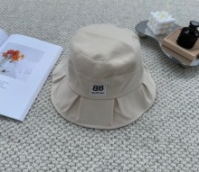 入手困難バレンシアガBanelciaga帽