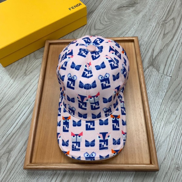 素敵なフェンディFendi帽