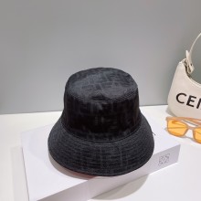 素敵なフェンディFendi帽