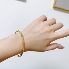 入手困難グッチブレスレット
