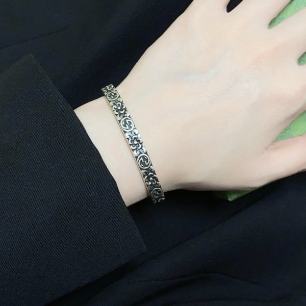 素敵なグッチブレスレット