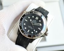 稀少 2023オメガ コピーおすすめ 海馬300メートル潜水腕時計