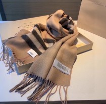 日本未入荷 Burberryバーバリー n級品 カップルスタイルマフラー