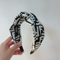入手困難 フェンディ n級品 レディース カチューシャ