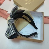 一目惚れ♪ Burberryバーバリー n級品 レディース カチューシャ