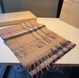 日本未入荷 Burberryバーバリー n級品 カップルスタイルマフラー