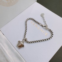 日本未入荷 Versace ヴェルサーチ n級品 ブレスレット