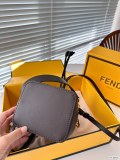累積売上総額第１位！Fendiフェンディ激安偽物 レディースショルダーバック