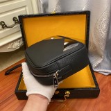 新作 Fendiフェンディn級品メンズショルダーバック