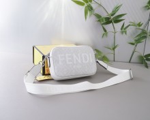 一目惚れ♪ Fendiフェンディ激安通販 メンズショルダーバック