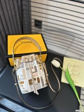 稀少 Fendiフェンディ スーパーコピー レディースショルダーバック