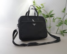 新作 Pradaプラダ 激安偽物 メンズショルダーバック