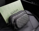 大人気 Gucciグッチ コピー メンズショルダーバック