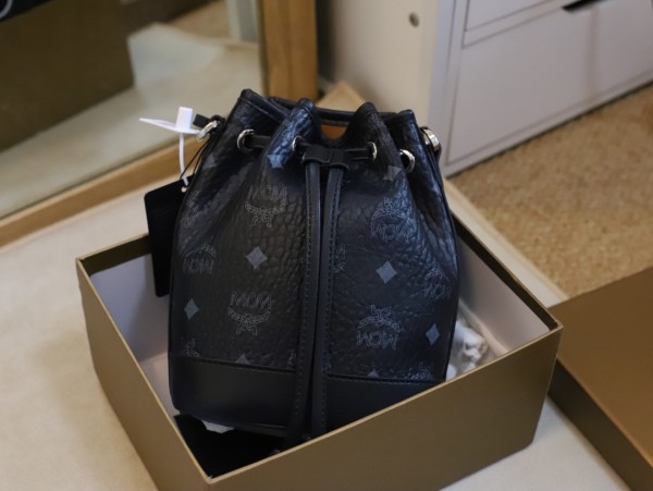大人気 MCMエムシーエム スーパーコピー ハンドバッグ