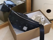 【話題商品！】MCMエムシーエム 偽物通販 ショルダーバック