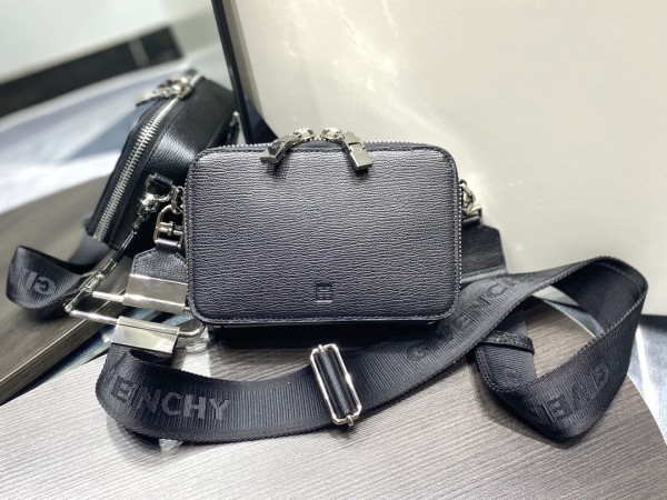 日本未入荷 GIVENCHYジバンシィ激安偽物 メンズショルダーバッグ