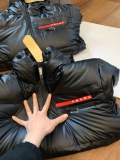 追跡付 プラダ n級品 レッドスタンダード軽量粘着ナイロンダウンジャケット
