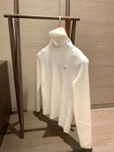 日本未入荷 プラダ コピー  23 SS秋冬小タートルネック研ぎ毛タイツ