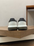 【限定】 プラダ 偽物通販 靴舌車縫ブランドのプラスチックロゴ
