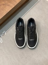 日本未入荷 プラダ 激安通販 靴舌車縫ブランドのプラスチックロゴ