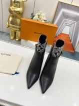 日本未入荷 ルイヴィトン 激安偽物 最新スパイクブーツ