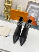 日本未入荷 ルイヴィトン 激安偽物 最新スパイクブーツ