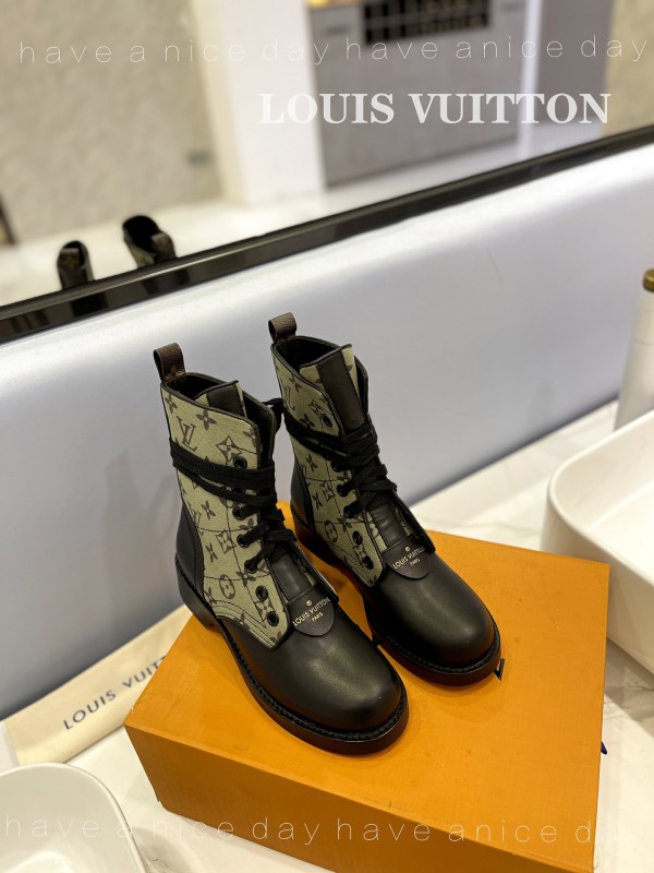 超奇跡の入荷☆ ルイヴィトン コピー 2023 ssランウェイショーの主力新型マーチンブーツ